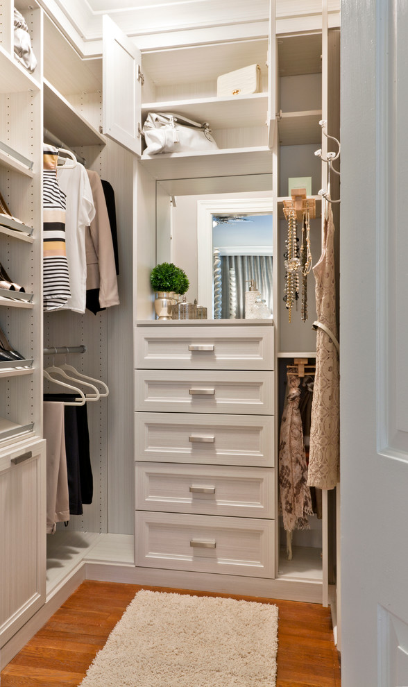 declutter your wardrobe before moving house